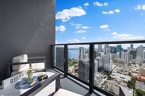 Luxury PH 51st Floor City Views
