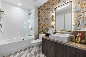 Luxury PH 51st Floor City Views