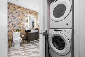 Luxury PH 51st Floor City Views