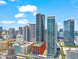 Luxury PH 51st Floor City Views