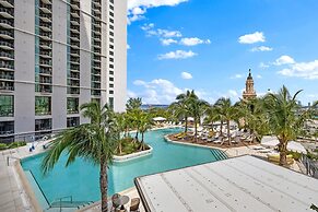 Luxury PH 51st Floor City Views