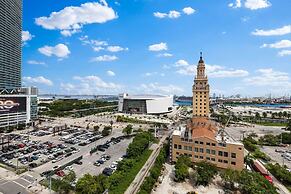 Luxury PH 51st Floor City Views