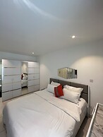 Easy Stay at Embassy Gardens Apartment