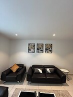 Easy Stay at Embassy Gardens Apartment
