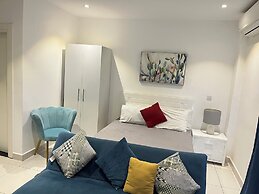 Easy Stay at Embassy Gardens Apartment