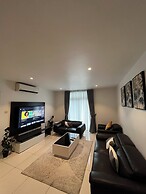 Easy Stay at Embassy Gardens Apartment