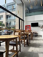 Easy Stay at Embassy Gardens Apartment