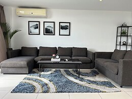 Easy Stay at Embassy Gardens Apartment