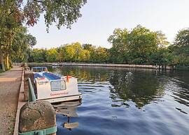 Comfortable Apartment in Quaint Holiday Village