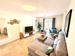 Coastal Apartment/pool/garden/kingbed/acon/freep