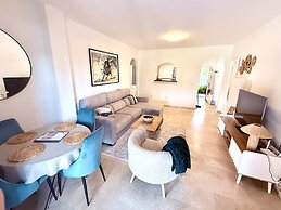 Coastal Apartment/pool/garden/kingbed/acon/freep