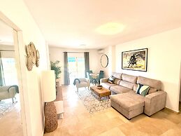 Coastal Apartment/pool/garden/kingbed/acon/freep
