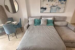 Coastal Apartment/pool/garden/kingbed/acon/freep