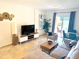 Coastal Apartment/pool/garden/kingbed/acon/freep