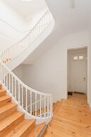 Liiiving in Porto-Silver Light Apartment