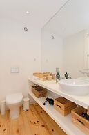 Liiiving in Porto-Silver Light Apartment