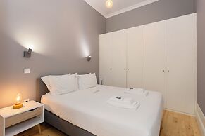 Liiiving in Porto-Silver Light Apartment