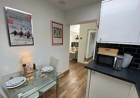 Cosy dog Friendly Self Contained Apartment With Parking
