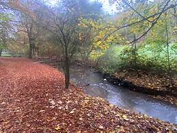 Cosy dog Friendly Self Contained Apartment With Parking