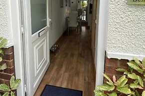 Cosy dog Friendly Self Contained Apartment With Parking