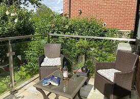 Cosy dog Friendly Self Contained Apartment With Parking