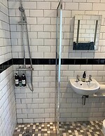 Cosy dog Friendly Self Contained Apartment With Parking