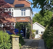 Cosy dog Friendly Self Contained Apartment With Parking