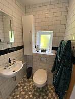 Cosy dog Friendly Self Contained Apartment With Parking