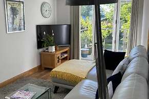 Cosy dog Friendly Self Contained Apartment With Parking