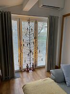 Cosy dog Friendly Self Contained Apartment With Parking