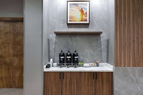 La Quinta Inn & Suites By Wyndham San Antonio At The Rim