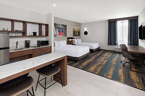 La Quinta Inn & Suites By Wyndham San Antonio At The Rim