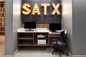 La Quinta Inn & Suites By Wyndham San Antonio At The Rim