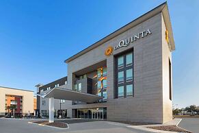 La Quinta Inn & Suites By Wyndham San Antonio At The Rim