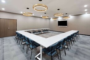 La Quinta Inn & Suites By Wyndham San Antonio At The Rim