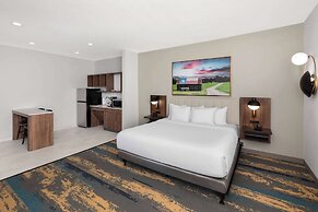 La Quinta Inn & Suites By Wyndham San Antonio At The Rim