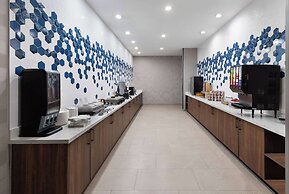 La Quinta Inn & Suites By Wyndham San Antonio At The Rim