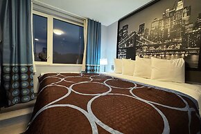 Super 8 by Wyndham Brooklyn Fulton Street/Broadway Junction