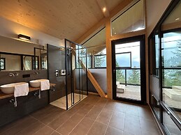 Superior Chalet With Sauna and hot tub