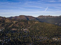 Superior Chalet With Sauna and hot tub