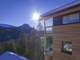 Superior Chalet With Sauna and hot tub