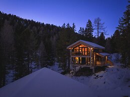 Superior Chalet With Sauna and hot tub