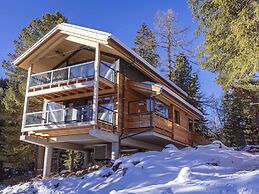 Superior Chalet With Sauna and hot tub