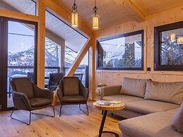 Superior Chalet With Sauna and hot tub