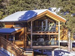 Superior Chalet With Sauna and hot tub