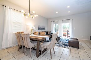 Cozy 4BR Regal Oaks w hot tub