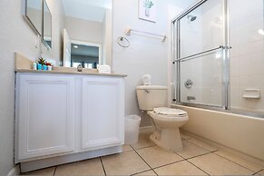 Cozy 4BR Regal Oaks w hot tub