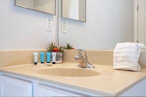 Cozy 4BR Regal Oaks w hot tub