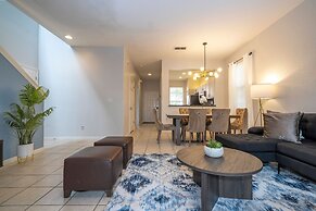 Cozy 4BR Regal Oaks w hot tub