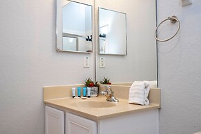 Cozy 4BR Regal Oaks w hot tub